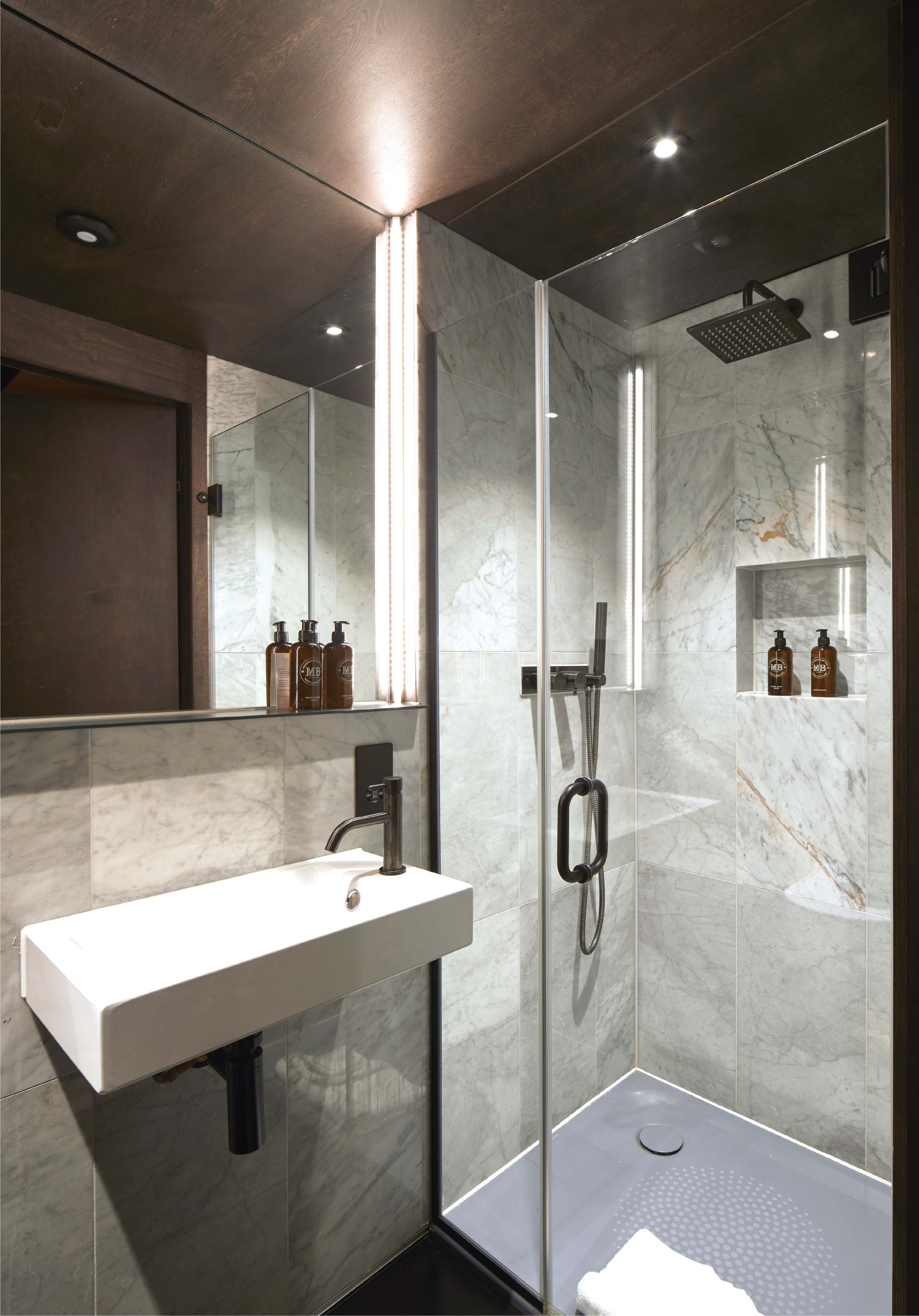 dsk luxurious bathroom